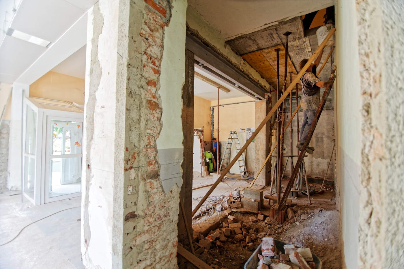 Intervention en hauteur sur un chantier de rénovation intérieure